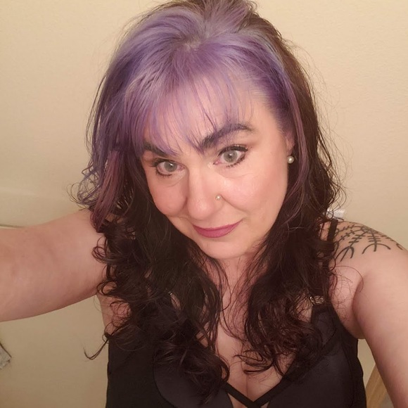 Meet your Posher, Lisa - Picture 1 of 1